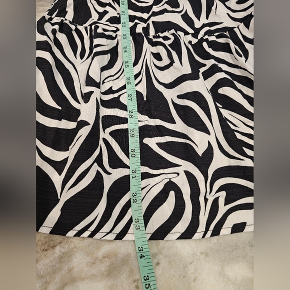 Rachel Zoe 2 Piece Zebra Leaf Print Crop Top And skirt Set Large! - Picture 9 of 11